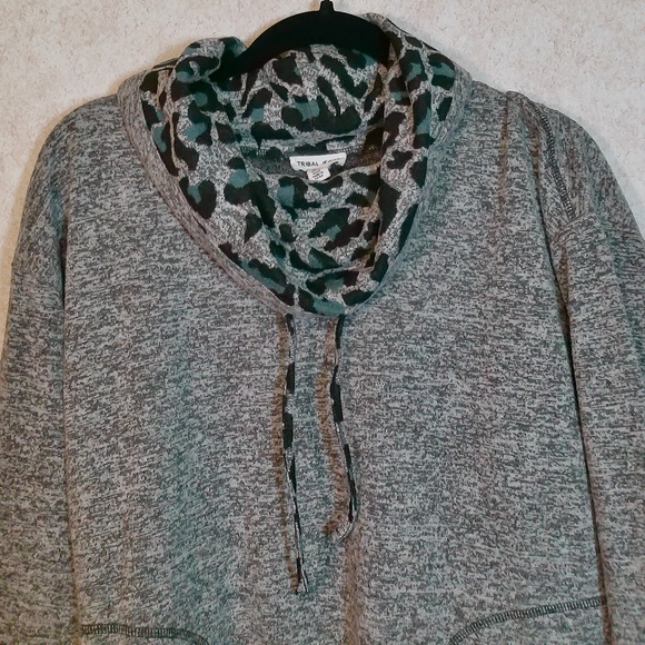 LKNW Tribal Jeans Gray Cowl Neck Pullover Sweatshirt Leopard Print Trim Size Med - Picture 2 of 6